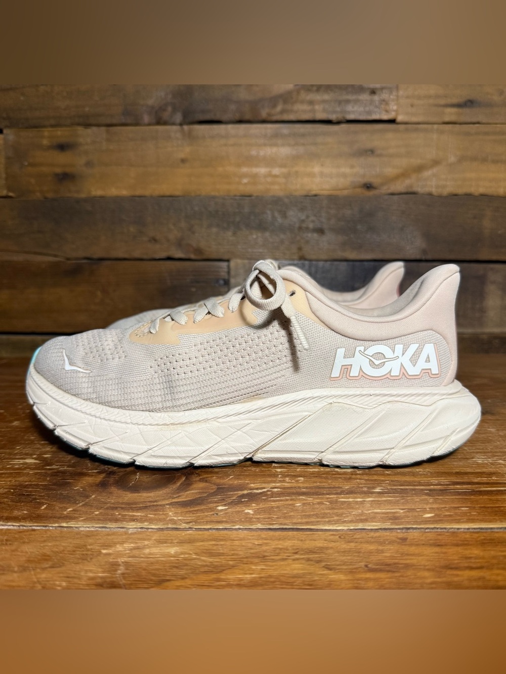 HOKA Arahi 7 Women’s 8 Vanilla/Cream Running Shoes - Picture 4 of 13